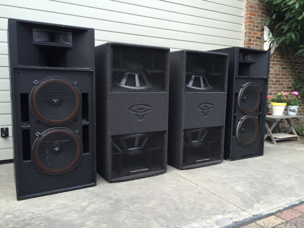 thumpinthebackyard.jpg